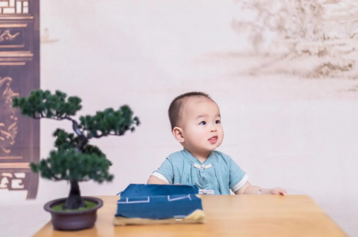 佛山三个月宝宝抬头不稳 佛山三个月宝宝抬头不稳