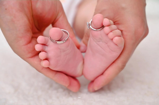 佛山宝宝脸上长黑点